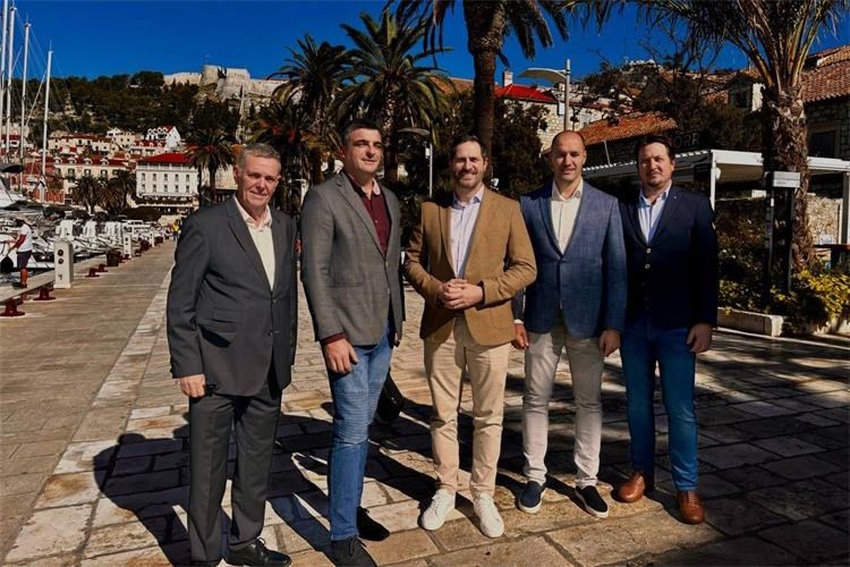 Ministro Tonči Glavina sobre la importancia del desarrollo turístico sostenible en la isla de Hvar: Esfuerzos conjuntos por un mejor futuro turístico y la preservación de la calidad de vida de la población local