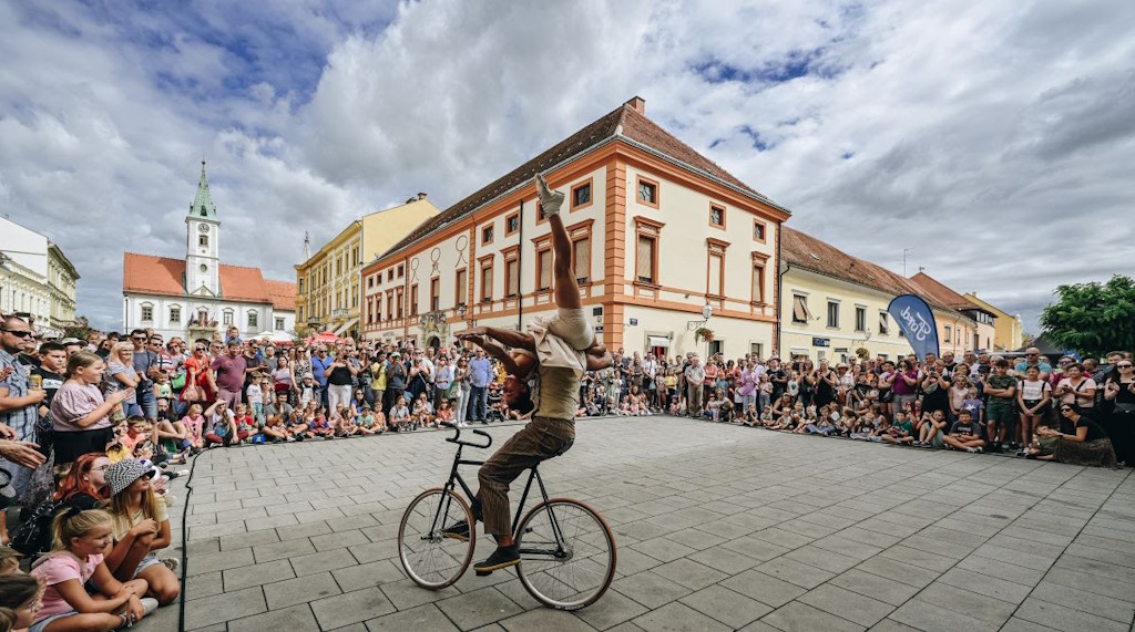 Špancirfest w Varaždin: wyjątkowe wydarzenie street artowe z udziałem artystów z całego świata, które przynosi odwiedzającym kreatywną energię i niezapomniane wrażenia