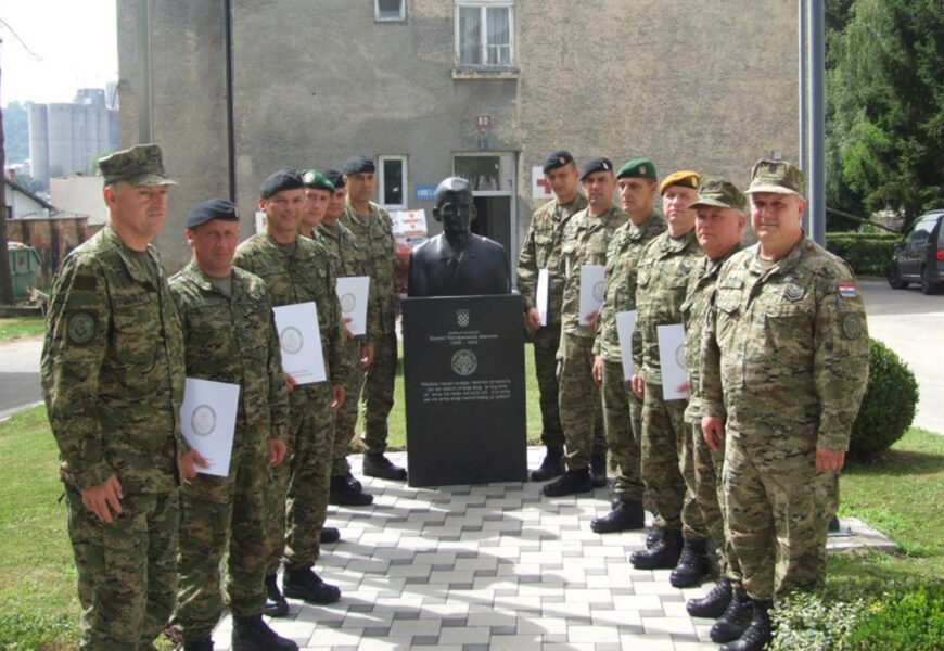 Ukończenie 14. generacji kursu dla I podoficera Kompanii w Szkole Podoficerskiej „Damir Tomljanović Gavran” w Požedze